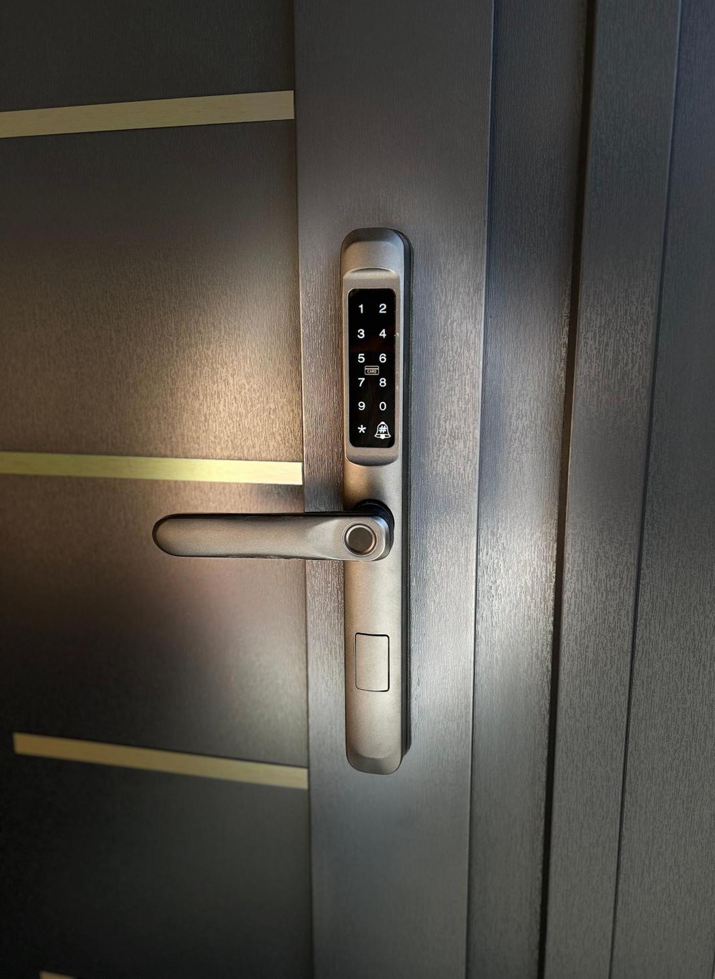 Monarc Boutique Aparthotel - Self Check-In Visan Экстерьер фото
