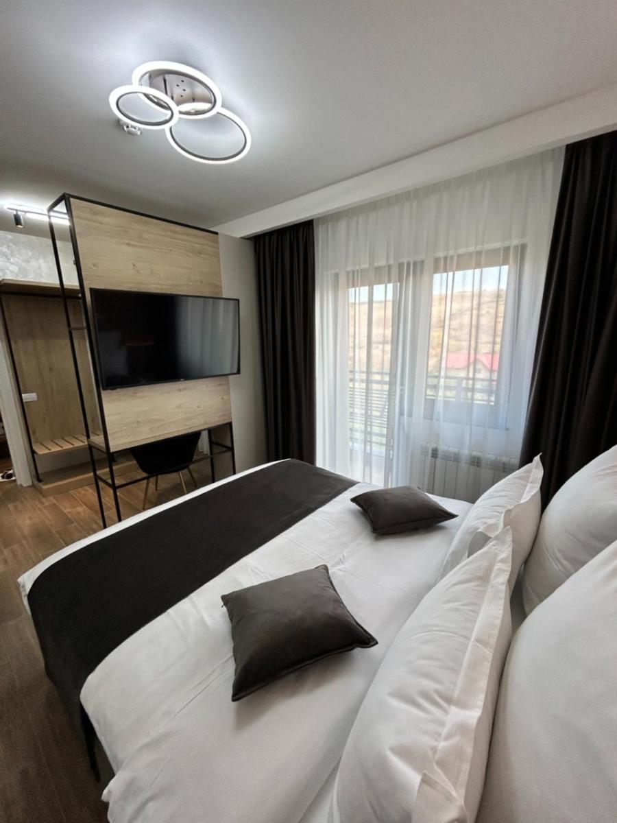 Monarc Boutique Aparthotel - Self Check-In Visan Экстерьер фото