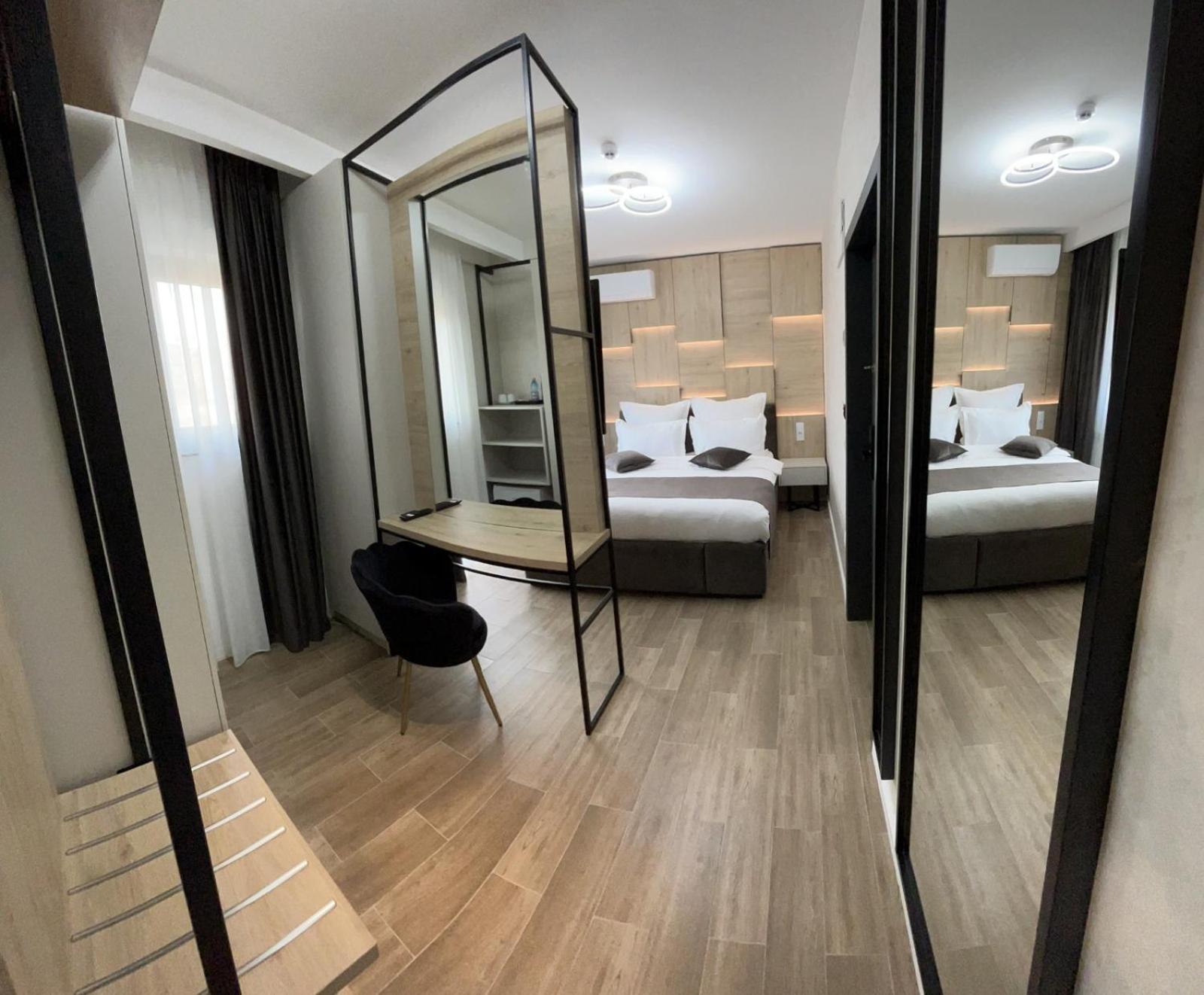 Monarc Boutique Aparthotel - Self Check-In Visan Экстерьер фото