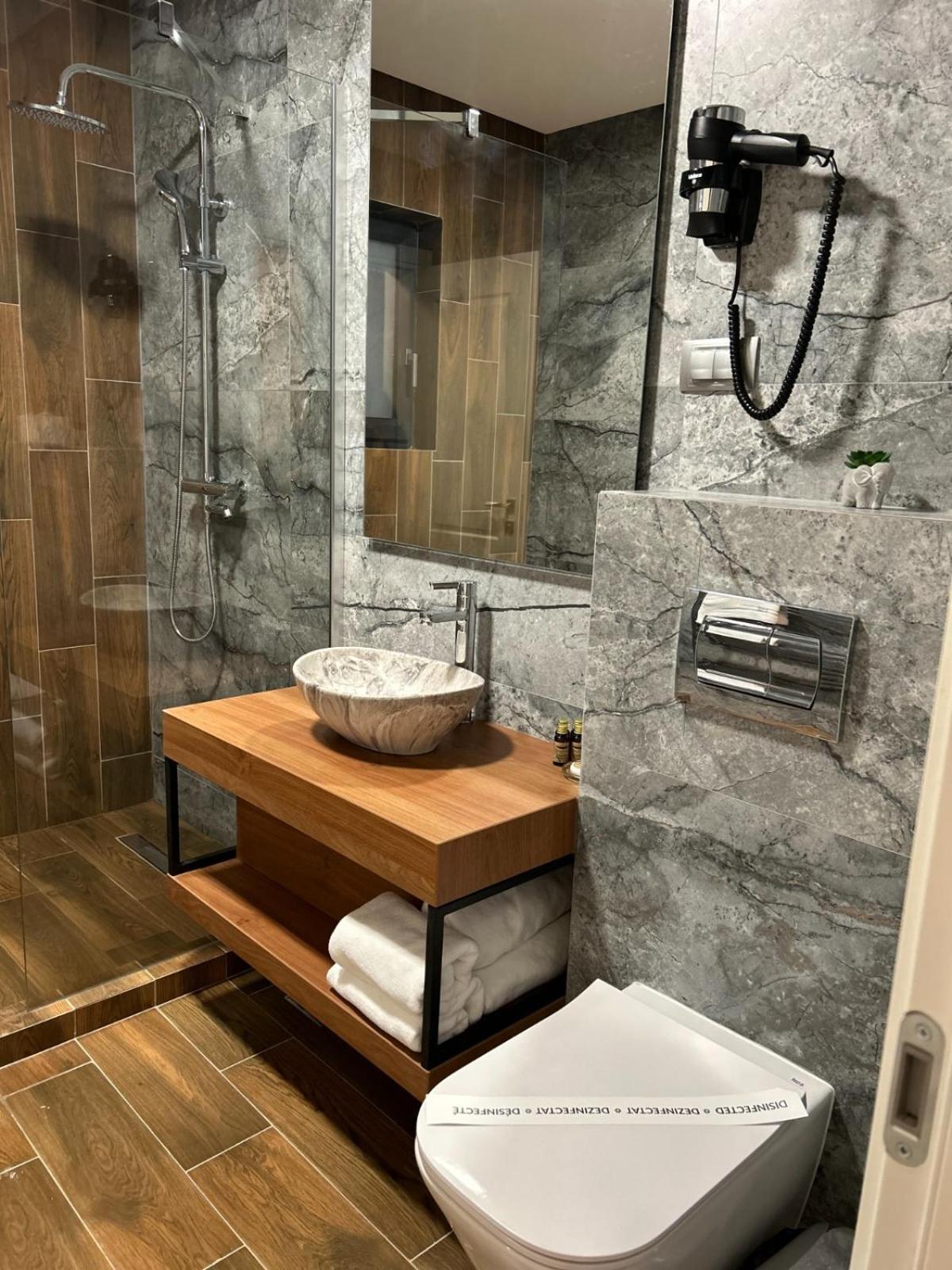 Monarc Boutique Aparthotel - Self Check-In Visan Экстерьер фото