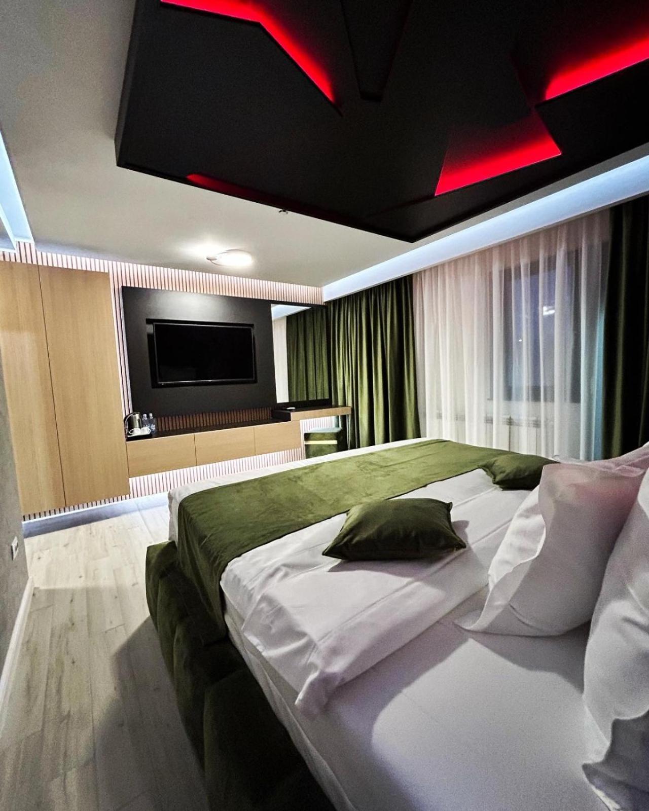 Monarc Boutique Aparthotel - Self Check-In Visan Экстерьер фото