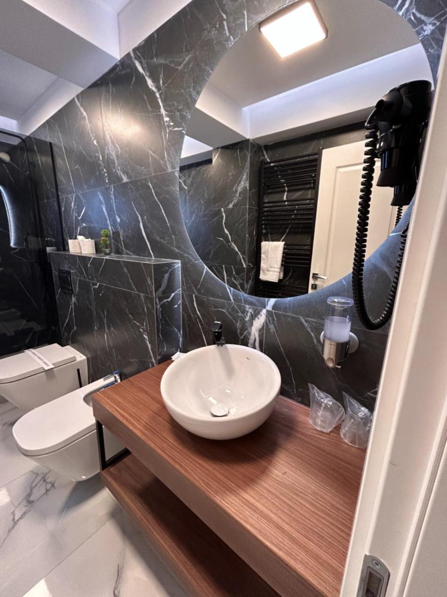 Monarc Boutique Aparthotel - Self Check-In Visan Экстерьер фото