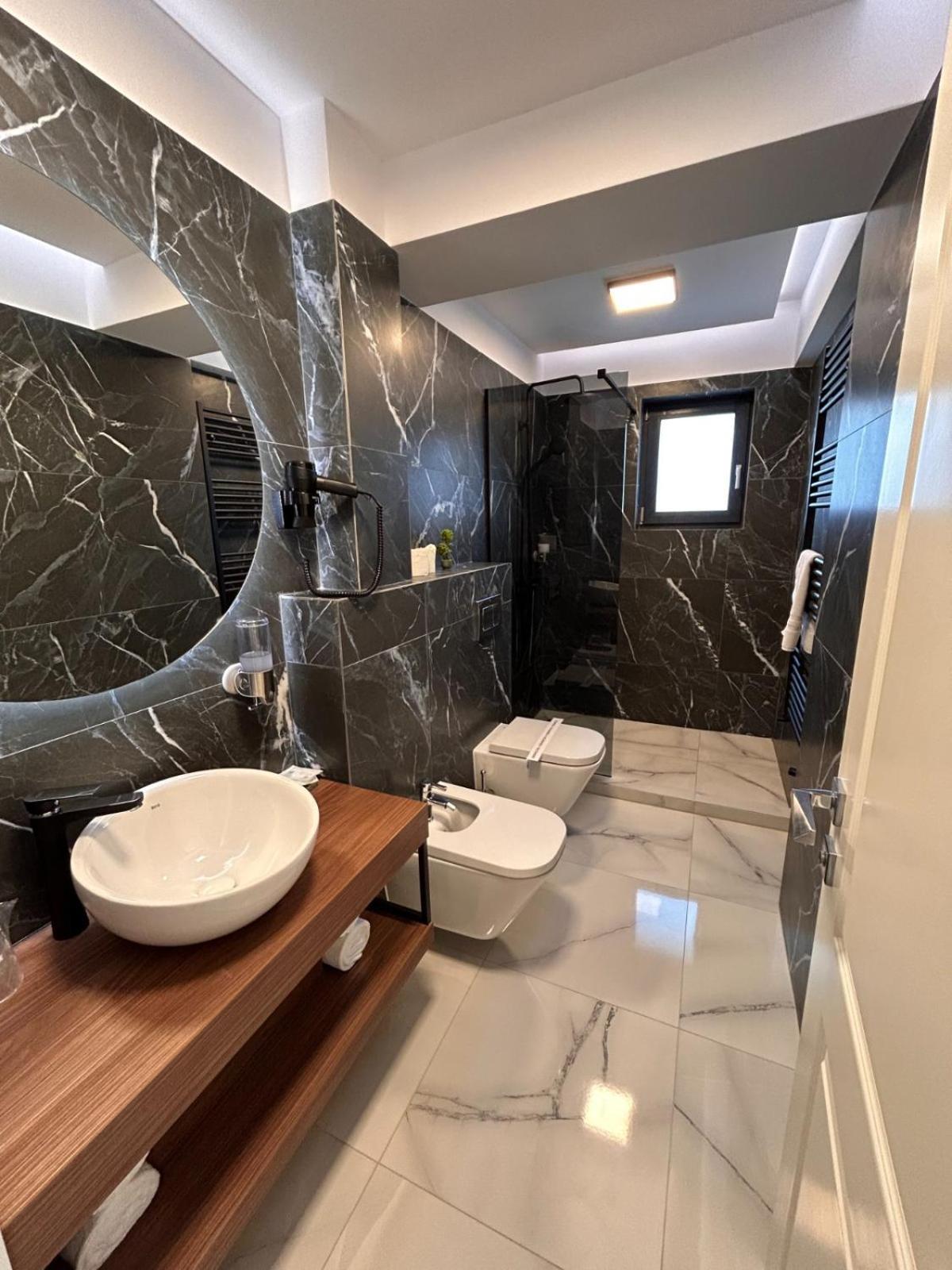 Monarc Boutique Aparthotel - Self Check-In Visan Экстерьер фото