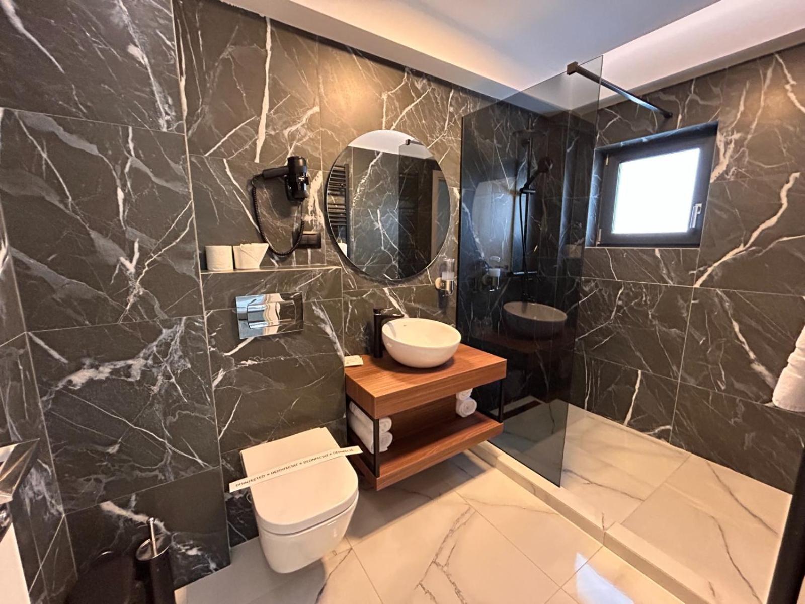 Monarc Boutique Aparthotel - Self Check-In Visan Экстерьер фото