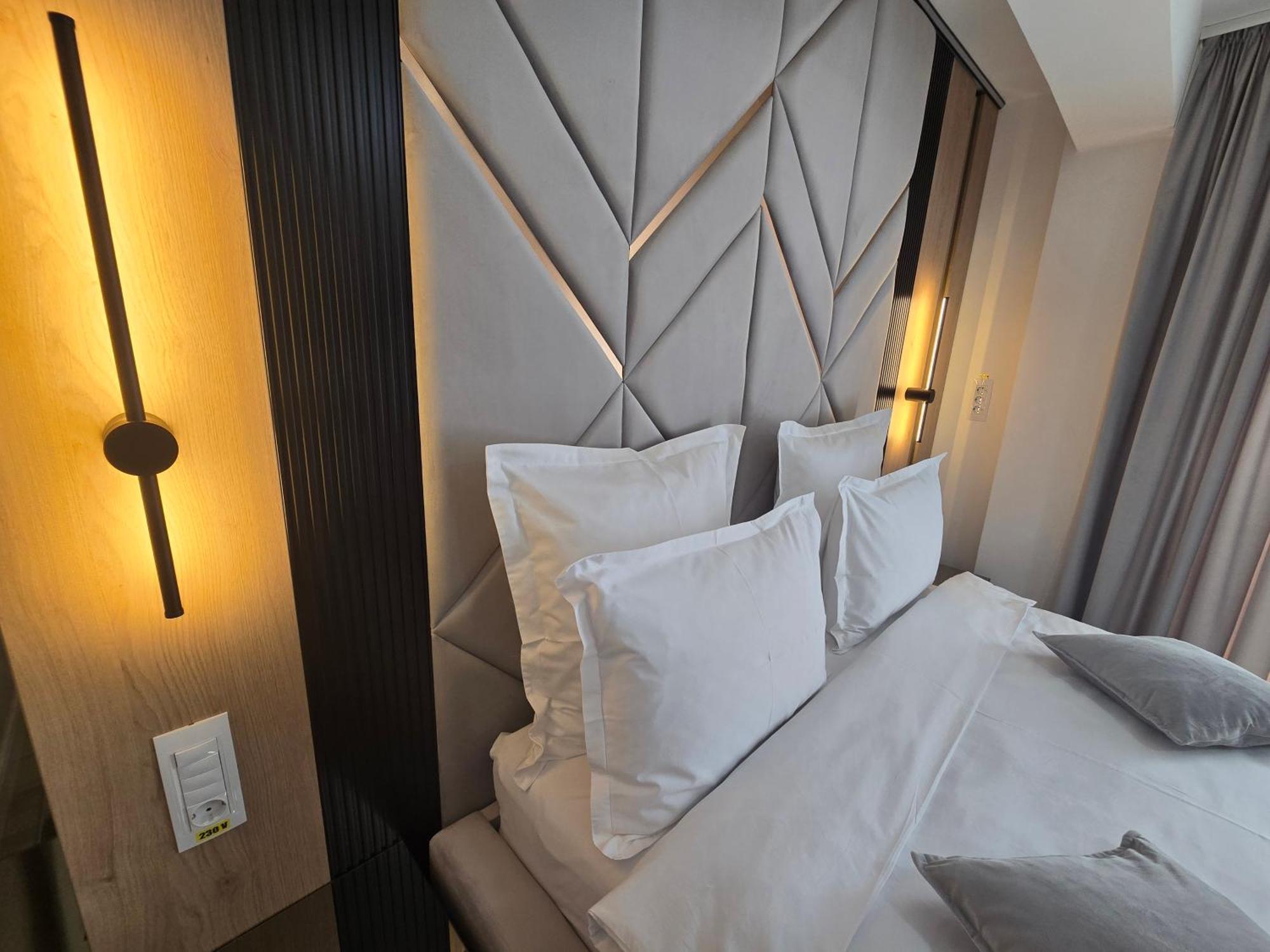 Monarc Boutique Aparthotel - Self Check-In Visan Экстерьер фото
